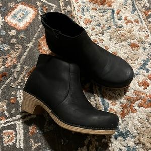 DANSKO MARIA like new  Color: Black Milled Nubuck Leather